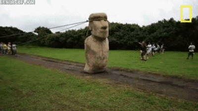 
               Meilleures images drôles  île de Pâques: Statue qui marche 
              