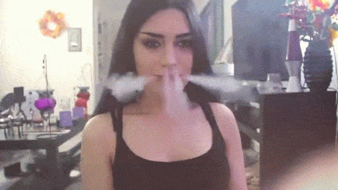 
               Meilleures image drole  Quand une femme a ses vapeurs ^^ 
              