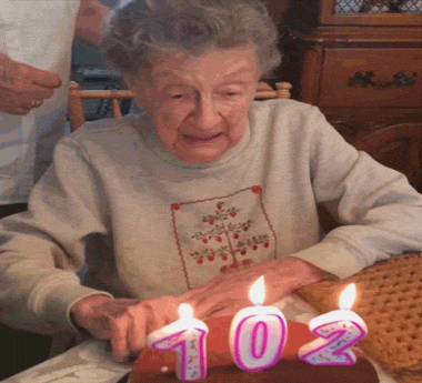 
               Meilleures images drôles  102 ans et sans dents 
              