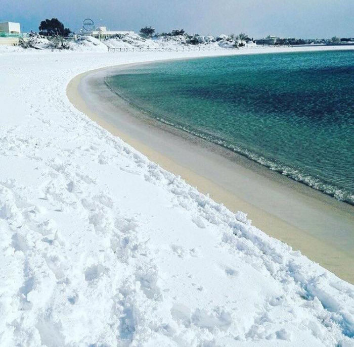  Image amusante  De la neige sur les plages d'Italie du sud , photo blague
              