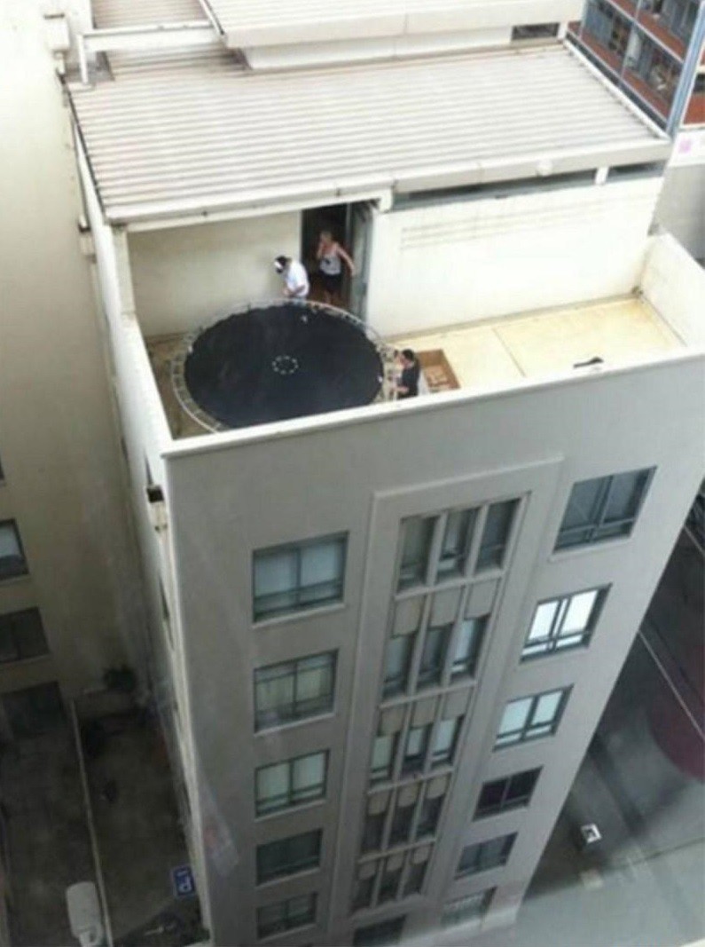 
               Meilleures image drole  Trampoline de balcon 
              