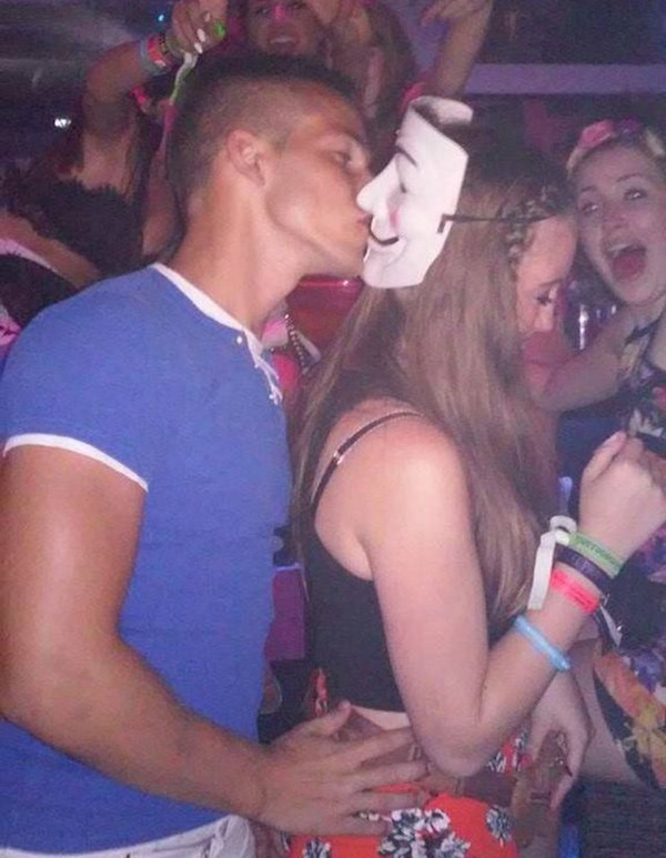 
               Meilleure photo blague  Ah ! les soirées torrides en boîte durant l'été..
              
