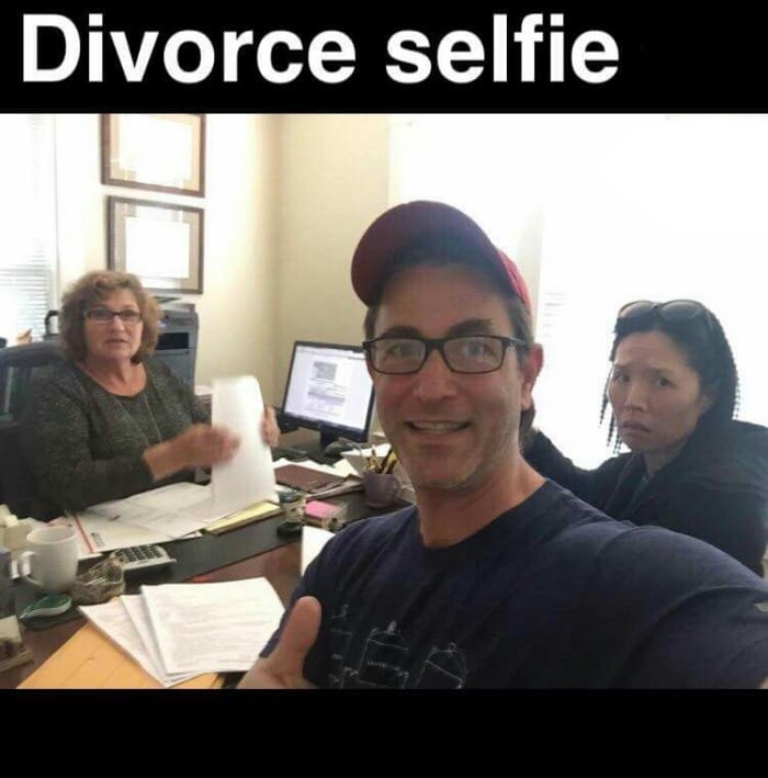 
               Meilleures images droles  Divorce selfie 
              