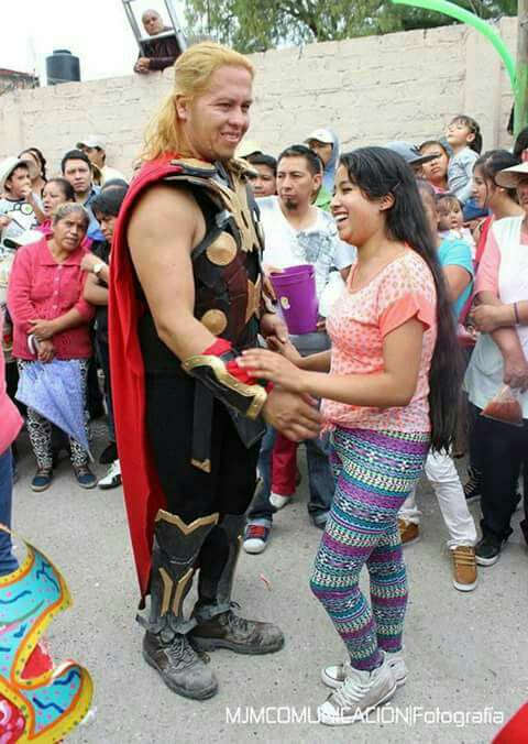 
               Meilleures images droles  On a retrouvé le Thor mexicain 
              
