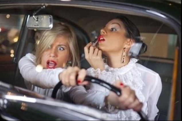
               Meilleures images droles  Fille au volant 
              
