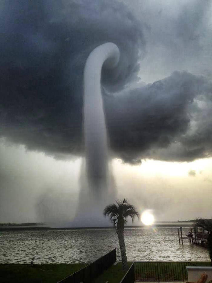 
               Meilleures image drole  Tornade marine 
              