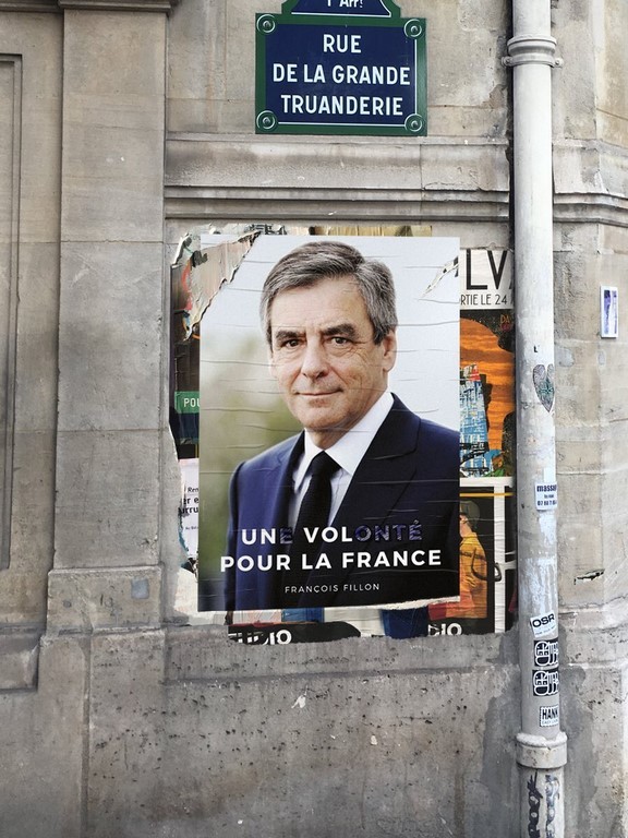 
               Meilleures image drole  Affiche bien placée au bon endroit ! 
              