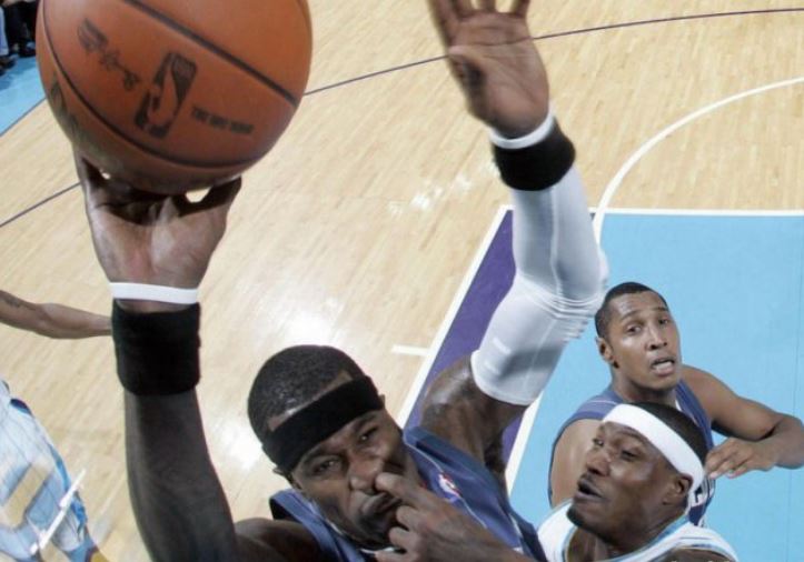 
               Meilleures images droles  Ils jouent au basket ou au loup ? 
              