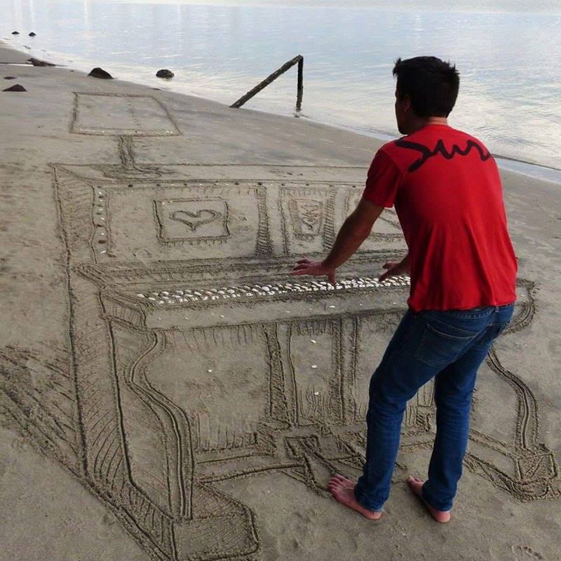  Image hilarante  il jouait du piano debout 
              