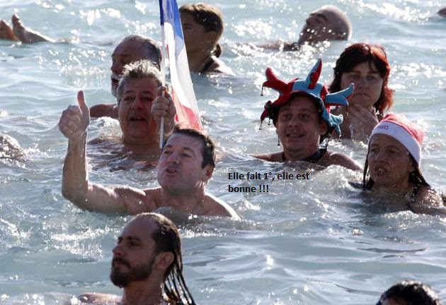 
               Meilleures images droles  Bain de Noël . 
              