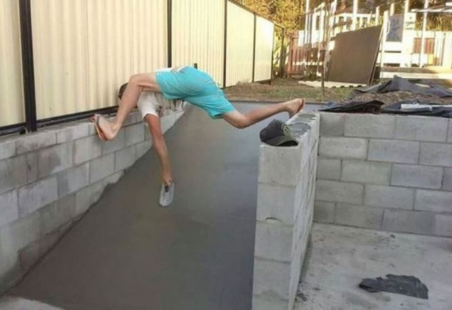 
               Meilleures images droles  Maçon acrobate 
              