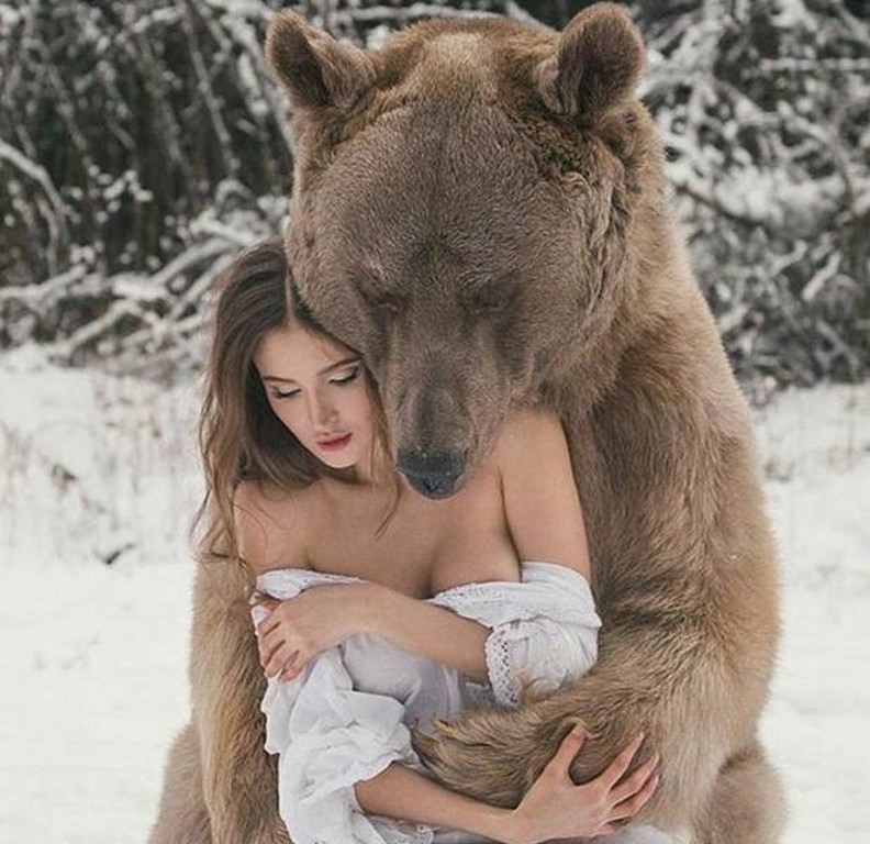 
               Meilleures images drôles  Elle n'a pas froid... 
              