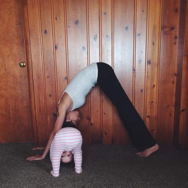
               Meilleures images drôles  Maman fait du yoga 
              