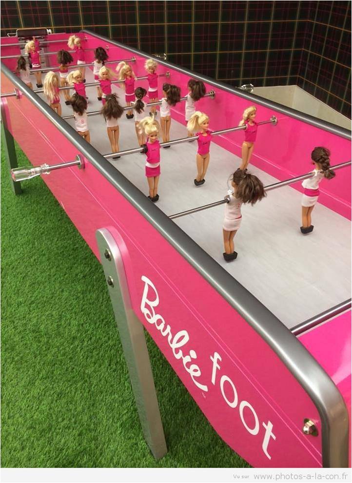 
               Meilleures images drôles  Un Barbie foot ? 
              