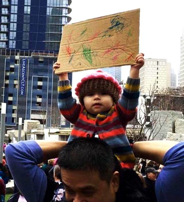  Image drôle  Il n'est jamais trop tôt pour manifester 
              