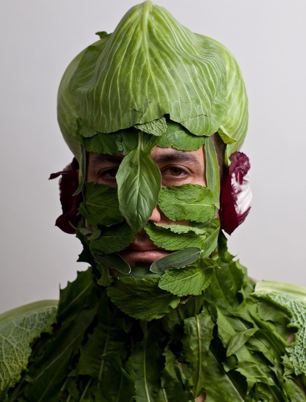 Image curieuse elle aime les légumes