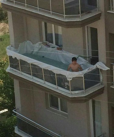 
               Meilleures image drole  on s'adapte comme on peut à la canicule 
              
