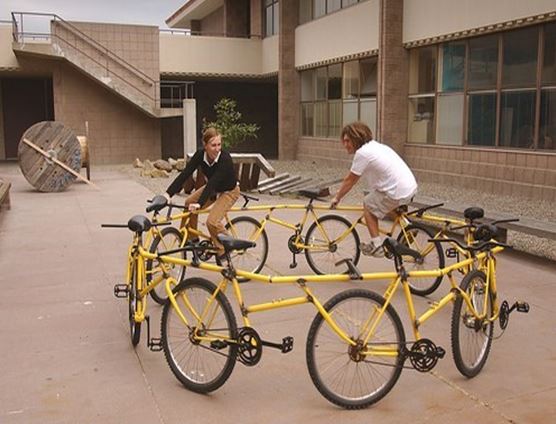  Image marrante  manège de vélos , photo blague
              