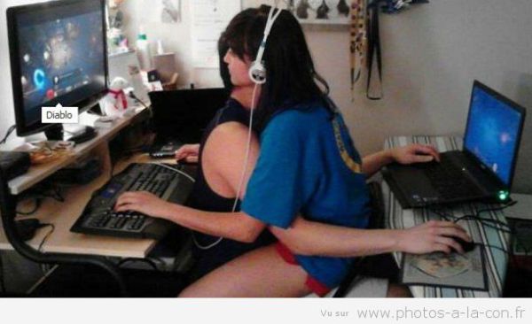  Image tordante  L’amour quand un geek a trouvé sa geekette , photo blague
              