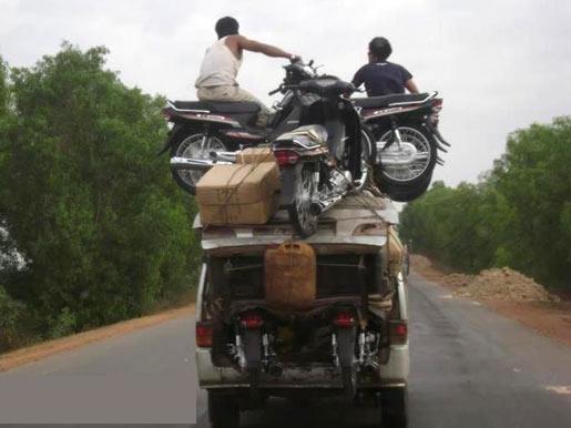 
               Meilleures images drôles  Quelqu’un a perdu une moto ? 
              