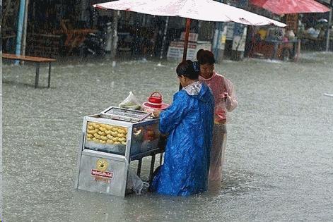  Image marrante  Fin de la mousson en Thaïlande, il était temps, , photo blague
              