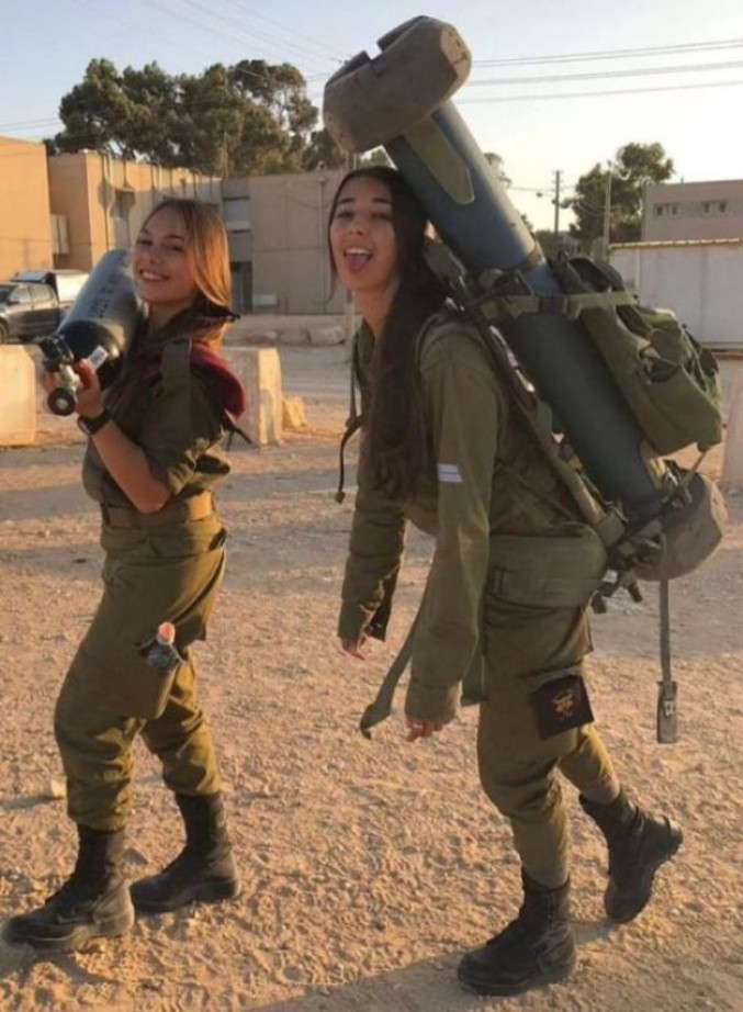 
               Meilleures images droles  Des femmes canon 
              