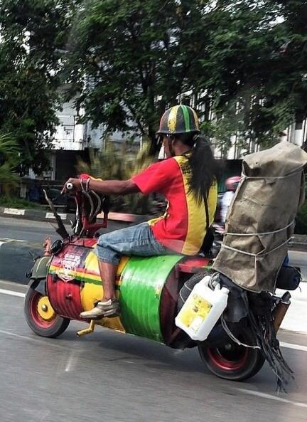 
               Meilleures images droles  il s'est aheté la moto de ses rêves 
              