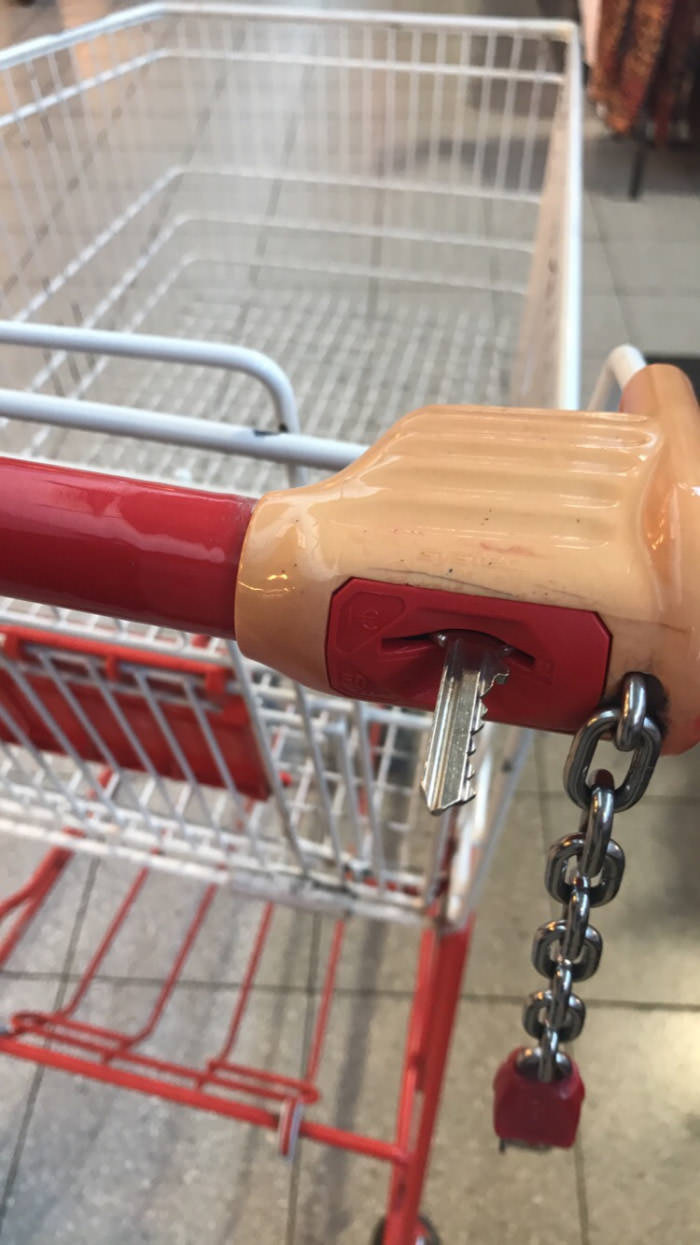 
               Meilleure photo blague  Life Hack: utilisez une clé ronde si vous n'avez 
              